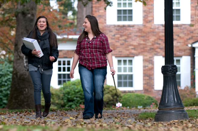 Two female students walk on a campus in Oregon