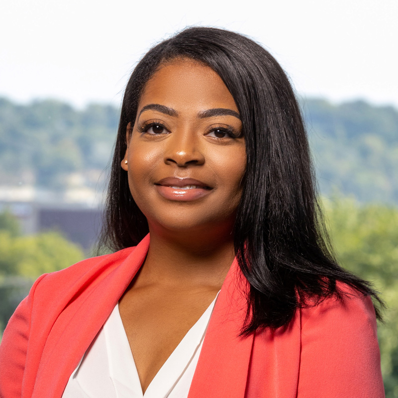 head shot of Anna Rogers